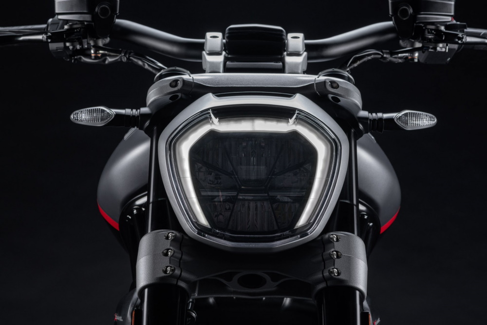 XDiavel Black Star DRL