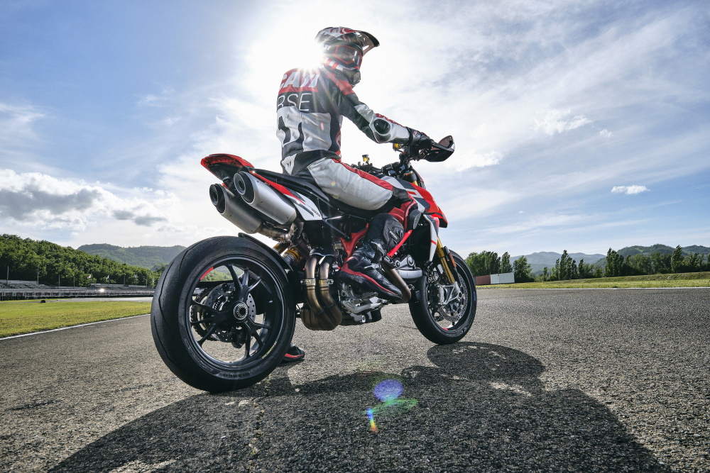 Hypermotard 950 SP more racing