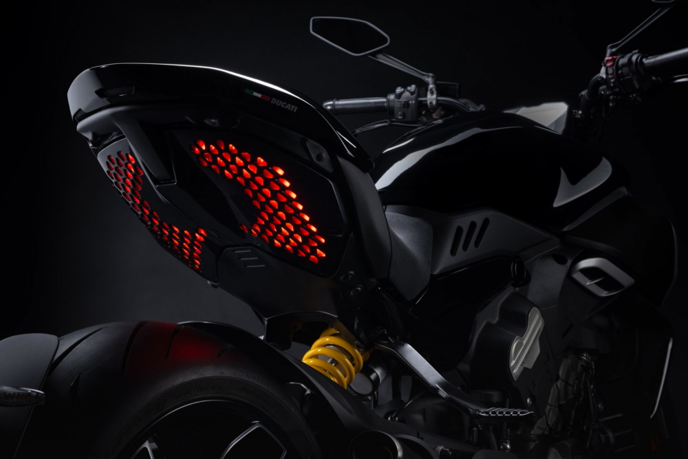 Diavel V4 matrix baglygte