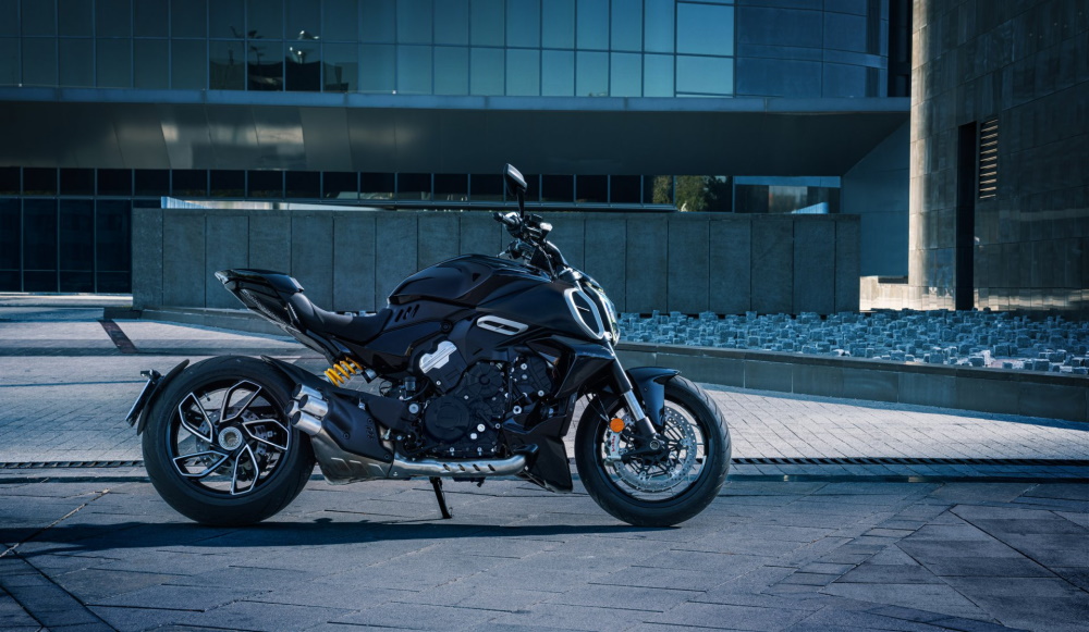 Diavel V4 Thrilling black